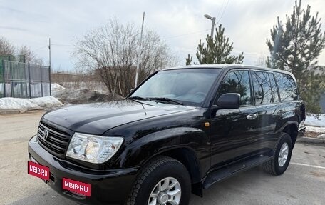 Toyota Land Cruiser 100 рестайлинг 2, 2004 год, 2 050 000 рублей, 3 фотография