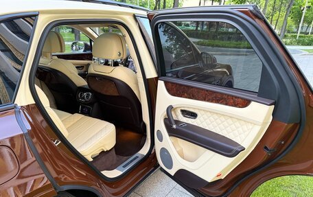 Bentley Bentayga I, 2016 год, 8 499 000 рублей, 16 фотография