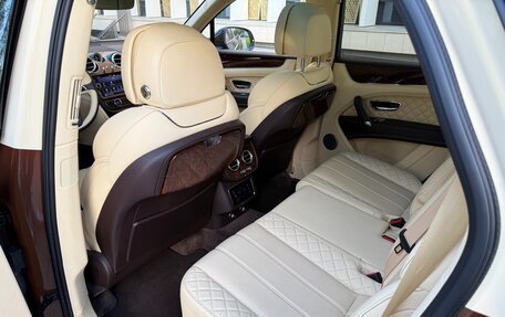 Bentley Bentayga I, 2016 год, 8 499 000 рублей, 14 фотография