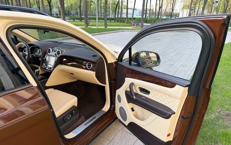 Bentley Bentayga I, 2016 год, 8 499 000 рублей, 20 фотография