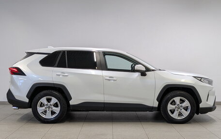 Toyota RAV4, 2021 год, 2 990 000 рублей, 4 фотография