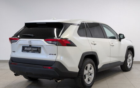 Toyota RAV4, 2021 год, 2 990 000 рублей, 5 фотография