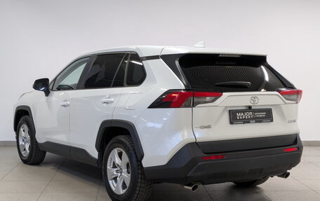 Toyota RAV4, 2021 год, 2 990 000 рублей, 7 фотография