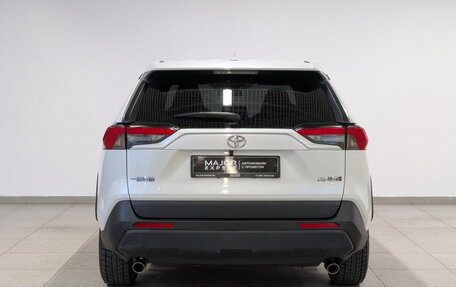 Toyota RAV4, 2021 год, 2 990 000 рублей, 6 фотография