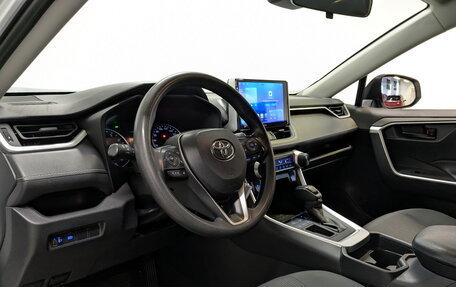 Toyota RAV4, 2021 год, 2 990 000 рублей, 16 фотография