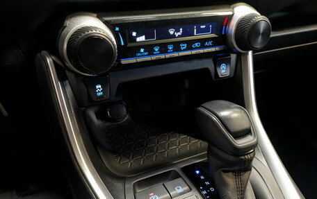 Toyota RAV4, 2021 год, 2 990 000 рублей, 27 фотография