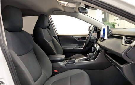 Toyota RAV4, 2021 год, 2 990 000 рублей, 23 фотография