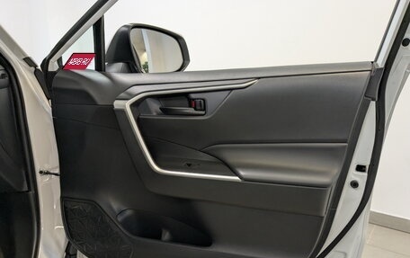 Toyota RAV4, 2021 год, 2 990 000 рублей, 24 фотография