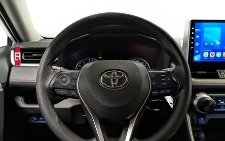 Toyota RAV4, 2021 год, 2 990 000 рублей, 21 фотография