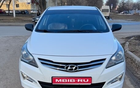 Hyundai Solaris II рестайлинг, 2014 год, 800 000 рублей, 1 фотография