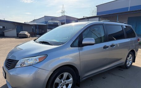 Toyota Sienna III, 2012 год, 2 275 000 рублей, 3 фотография