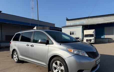 Toyota Sienna III, 2012 год, 2 275 000 рублей, 10 фотография