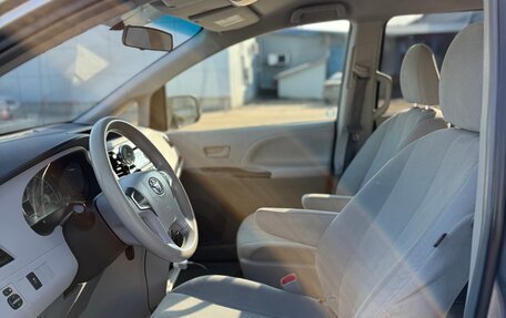 Toyota Sienna III, 2012 год, 2 275 000 рублей, 14 фотография