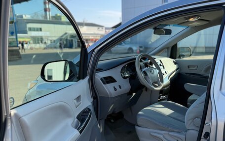 Toyota Sienna III, 2012 год, 2 275 000 рублей, 12 фотография