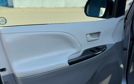 Toyota Sienna III, 2012 год, 2 275 000 рублей, 13 фотография