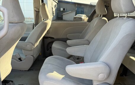 Toyota Sienna III, 2012 год, 2 275 000 рублей, 17 фотография