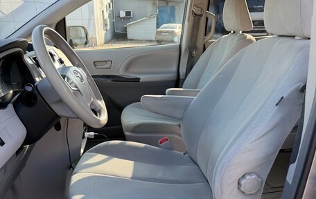 Toyota Sienna III, 2012 год, 2 275 000 рублей, 18 фотография