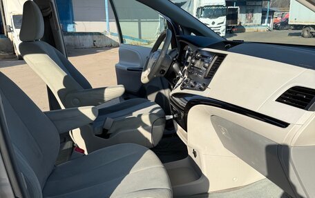 Toyota Sienna III, 2012 год, 2 275 000 рублей, 23 фотография