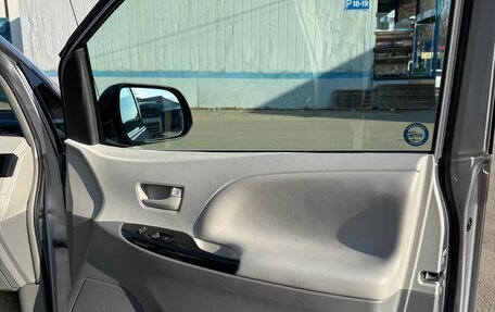 Toyota Sienna III, 2012 год, 2 275 000 рублей, 24 фотография