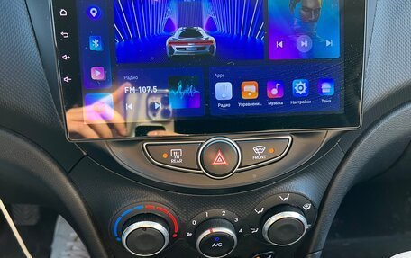 Hyundai Solaris II рестайлинг, 2014 год, 800 000 рублей, 8 фотография