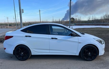 Hyundai Solaris II рестайлинг, 2014 год, 800 000 рублей, 3 фотография