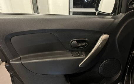 Renault Logan II, 2018 год, 1 220 000 рублей, 21 фотография