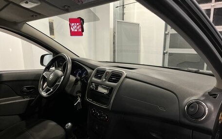 Renault Logan II, 2018 год, 1 220 000 рублей, 12 фотография