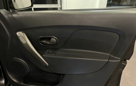 Renault Logan II, 2018 год, 1 220 000 рублей, 27 фотография