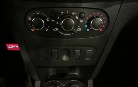 Renault Logan II, 2018 год, 1 220 000 рублей, 15 фотография