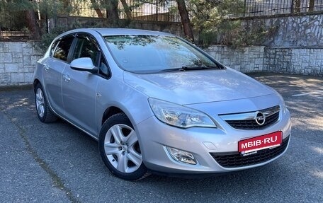 Opel Astra J, 2012 год, 850 000 рублей, 1 фотография