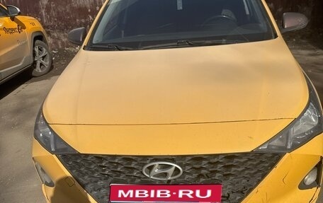 Hyundai Solaris II рестайлинг, 2021 год, 750 000 рублей, 1 фотография