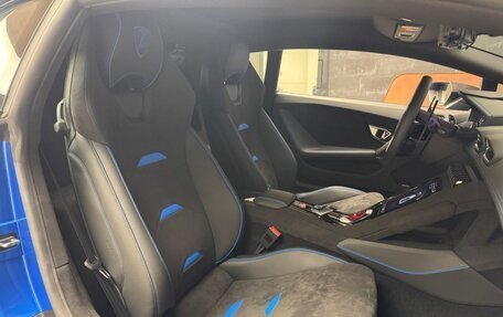 Lamborghini Huracán, 2023 год, 28 100 000 рублей, 14 фотография