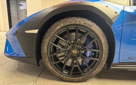 Lamborghini Huracán, 2023 год, 28 100 000 рублей, 16 фотография