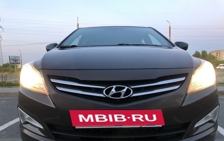 Hyundai Solaris II рестайлинг, 2015 год, 1 050 000 рублей, 2 фотография