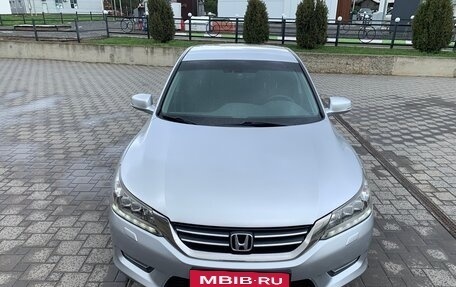 Honda Accord IX рестайлинг, 2013 год, 1 800 000 рублей, 2 фотография