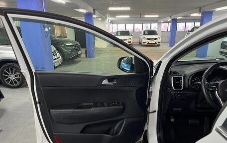 KIA Sportage IV рестайлинг, 2020 год, 1 999 000 рублей, 10 фотография