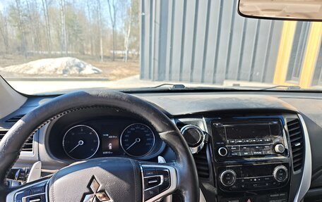 Mitsubishi Pajero Sport III рестайлинг, 2018 год, 1 700 000 рублей, 7 фотография