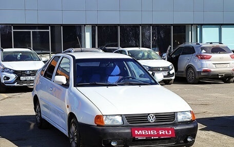 Volkswagen Polo III рестайлинг, 1999 год, 199 100 рублей, 2 фотография