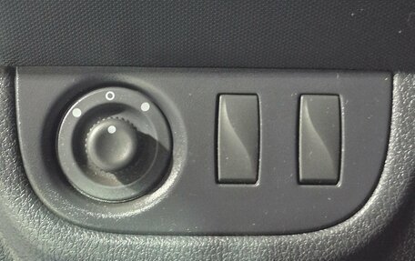 Renault Logan II, 2019 год, 1 080 000 рублей, 18 фотография