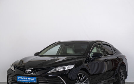 Toyota Camry, 2021 год, 3 899 000 рублей, 2 фотография