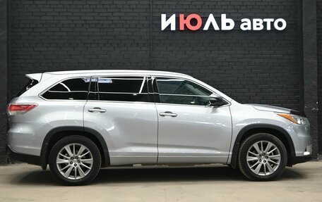 Toyota Highlander III, 2015 год, 3 150 000 рублей, 9 фотография