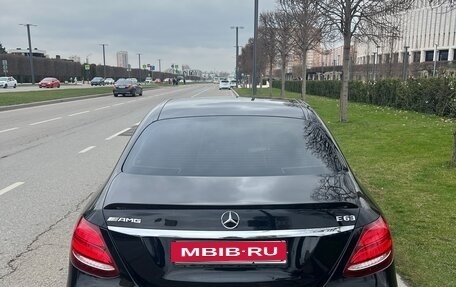 Mercedes-Benz E-Класс, 2019 год, 2 500 000 рублей, 1 фотография