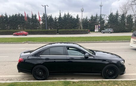 Mercedes-Benz E-Класс, 2019 год, 2 500 000 рублей, 4 фотография