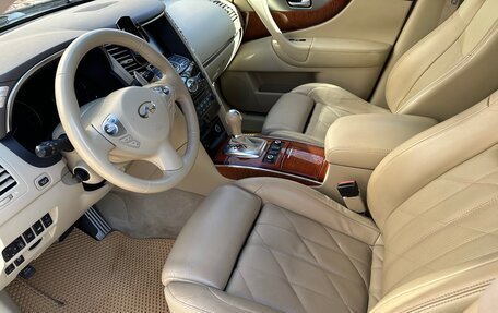 Infiniti QX70, 2015 год, 2 800 000 рублей, 11 фотография