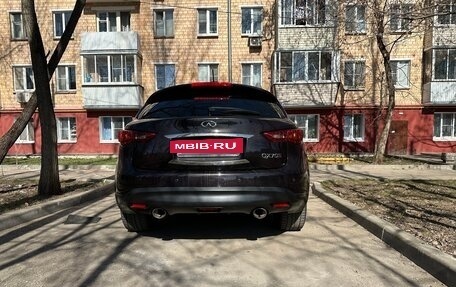 Infiniti QX70, 2015 год, 2 800 000 рублей, 8 фотография