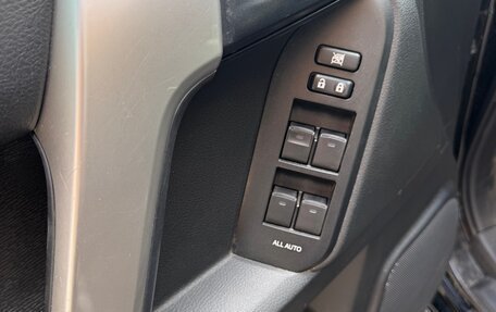 Toyota Land Cruiser Prado 150 рестайлинг 2, 2021 год, 4 600 000 рублей, 10 фотография