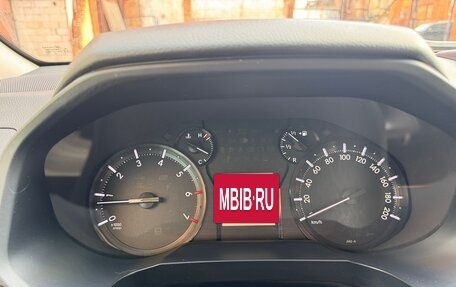 Toyota Land Cruiser Prado 150 рестайлинг 2, 2021 год, 4 600 000 рублей, 5 фотография