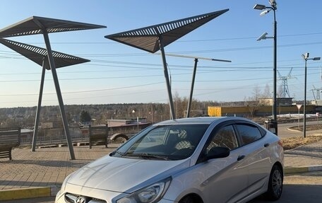 Hyundai Solaris II рестайлинг, 2011 год, 730 000 рублей, 2 фотография