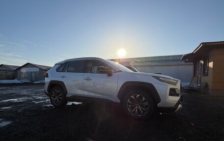 Toyota RAV4, 2023 год, 3 700 000 рублей, 4 фотография