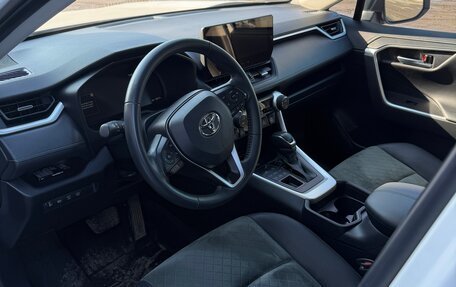 Toyota RAV4, 2023 год, 3 700 000 рублей, 9 фотография